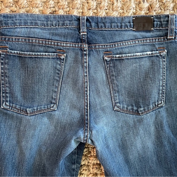 Banana Republic Wide-Leg Capri Jeans | Fall 2010 | Size 30 | Medium Wash - Picture 6 of 7